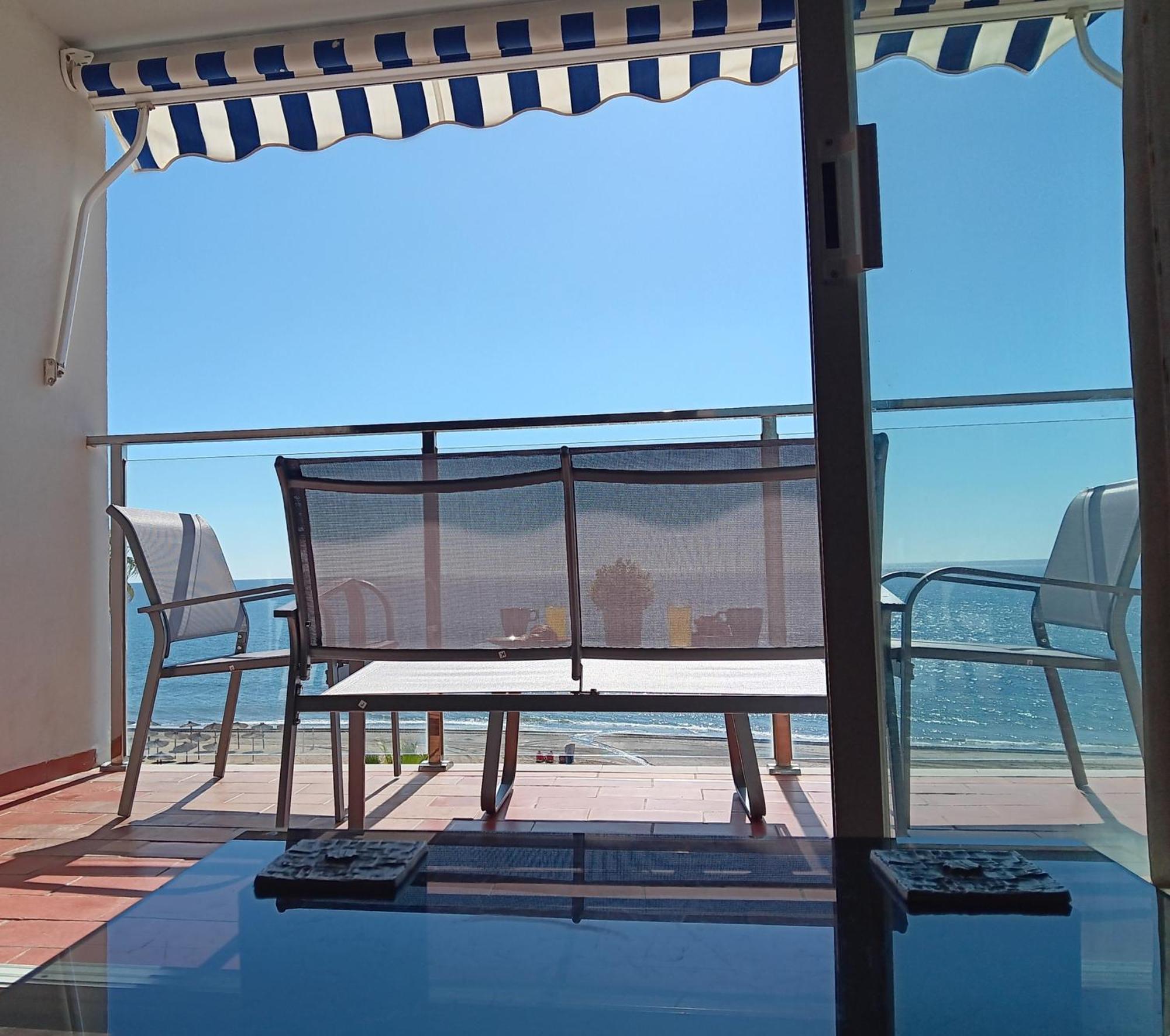 Alojamiento Iberia Playa エステポナ エクステリア 写真