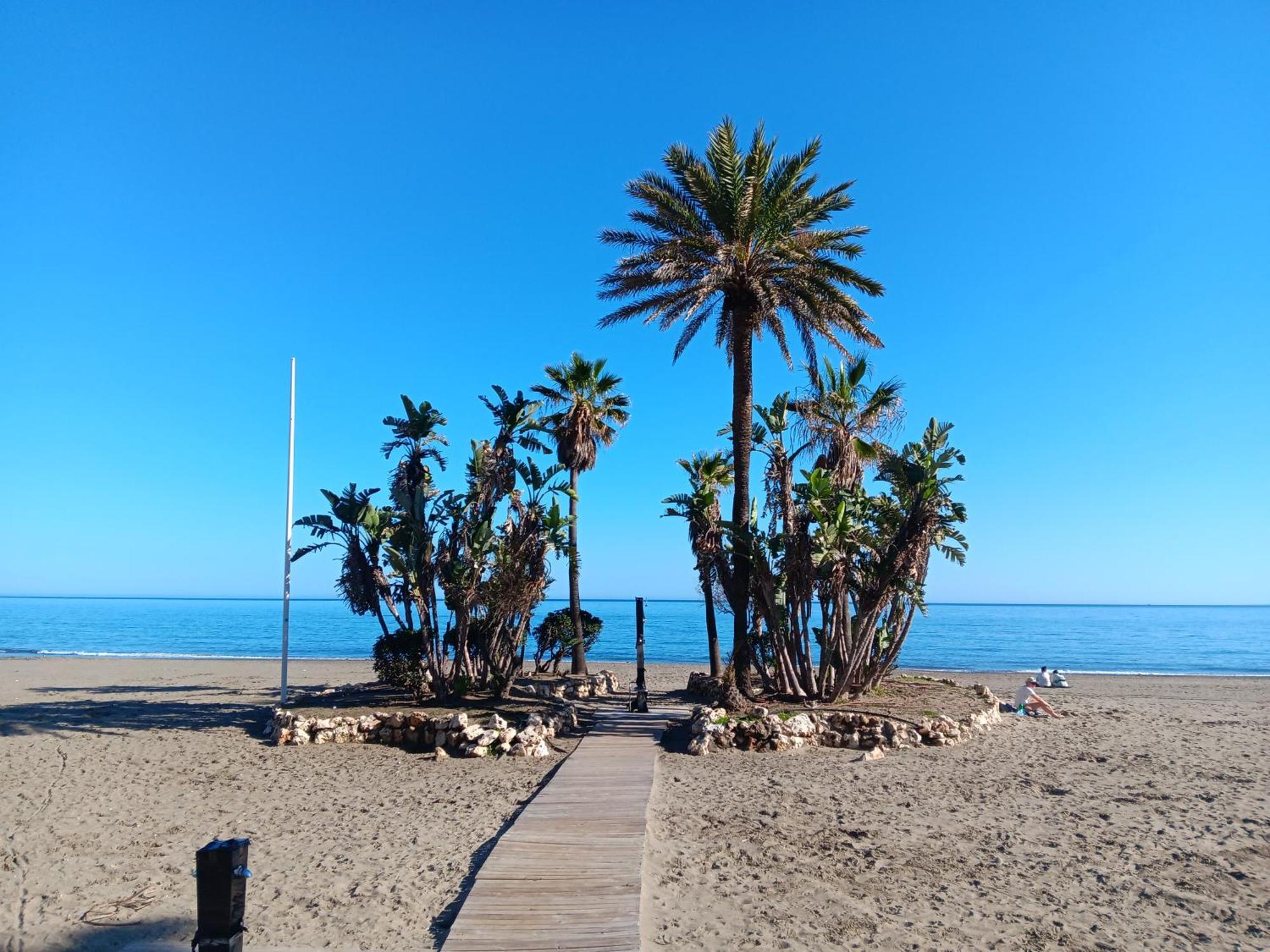 Alojamiento Iberia Playa エステポナ エクステリア 写真