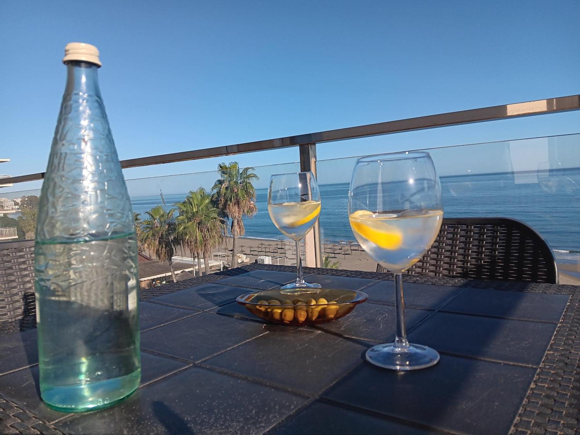 Alojamiento Iberia Playa エステポナ エクステリア 写真