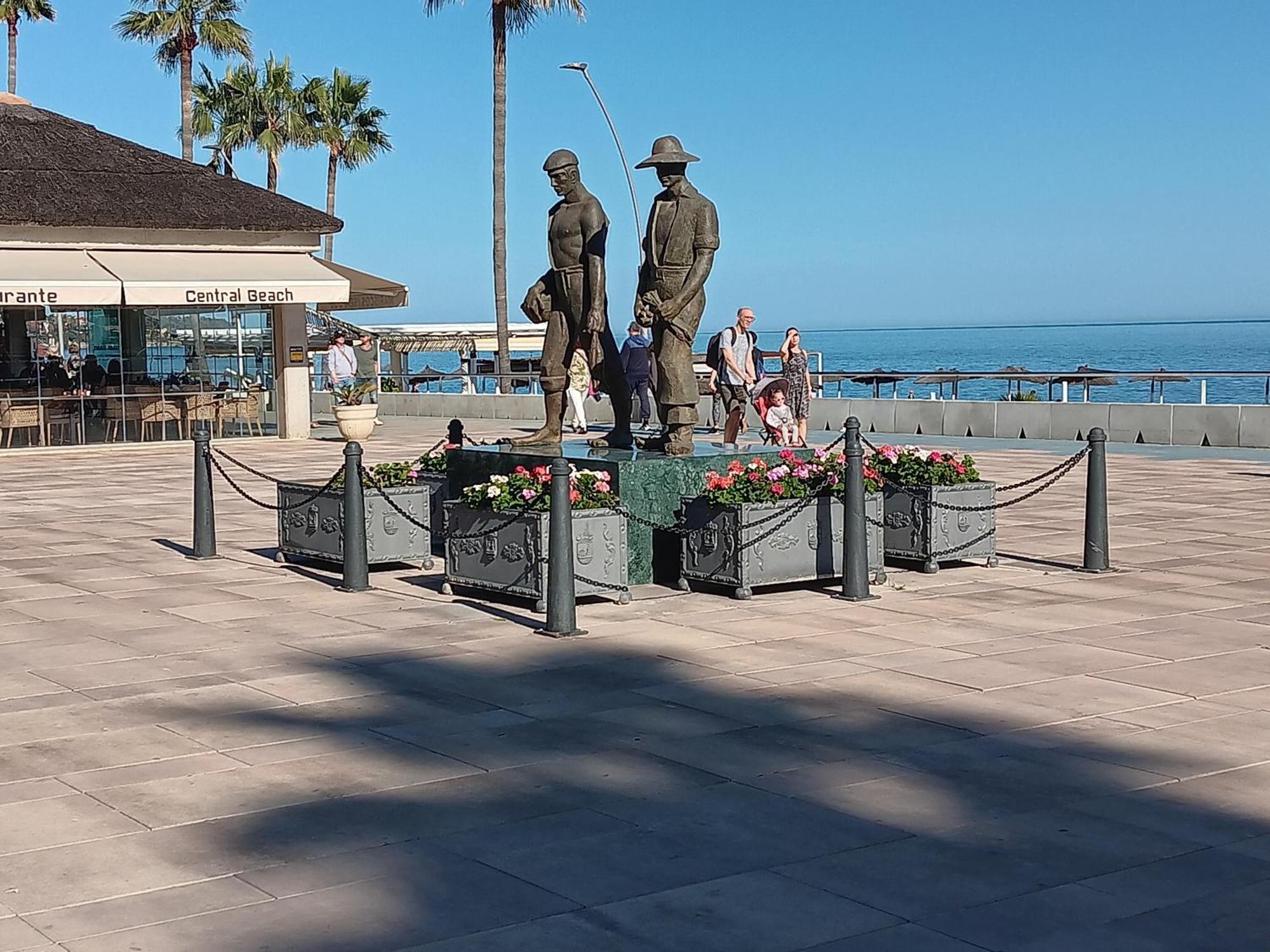 Alojamiento Iberia Playa エステポナ エクステリア 写真
