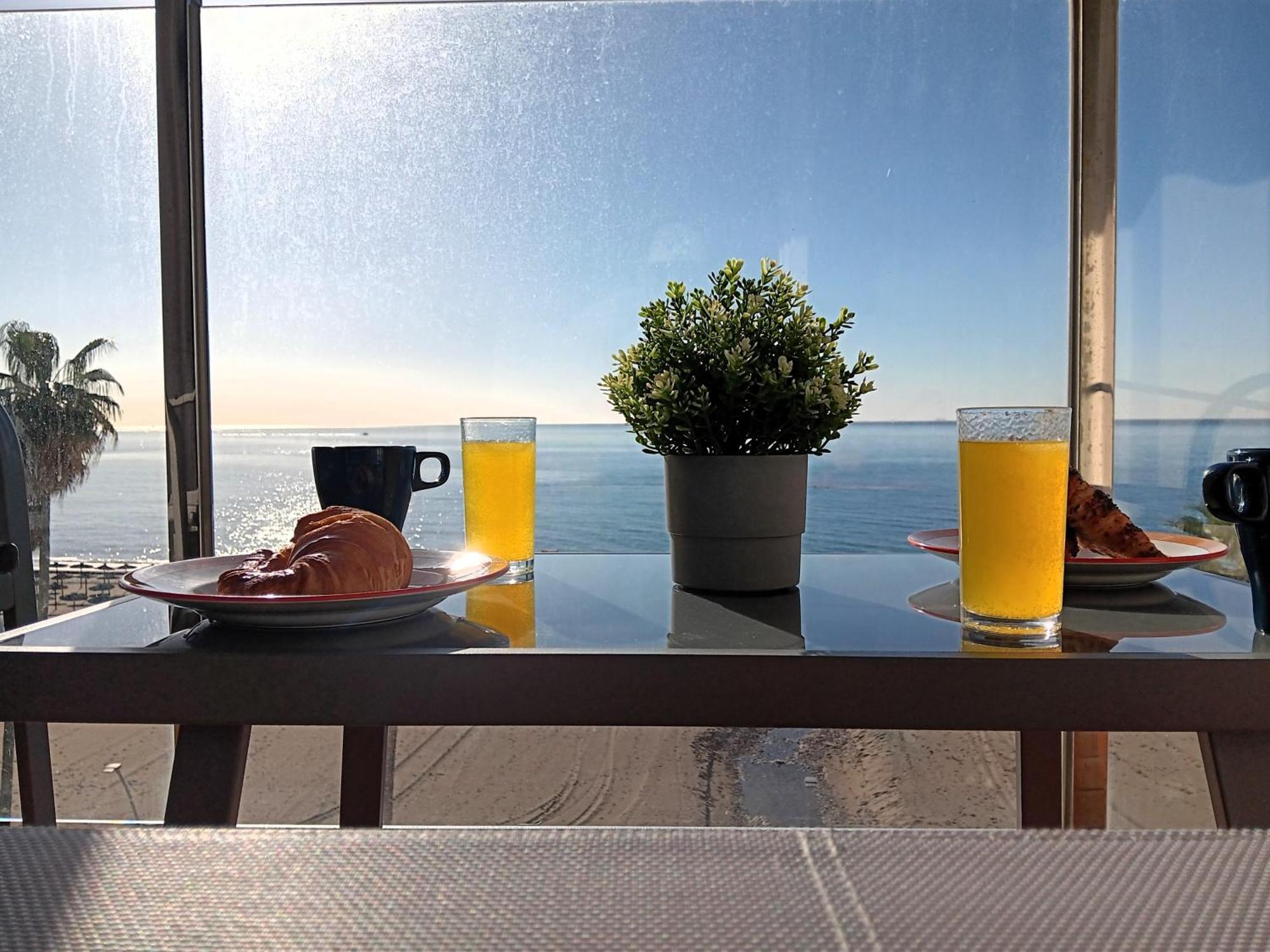 Alojamiento Iberia Playa エステポナ エクステリア 写真